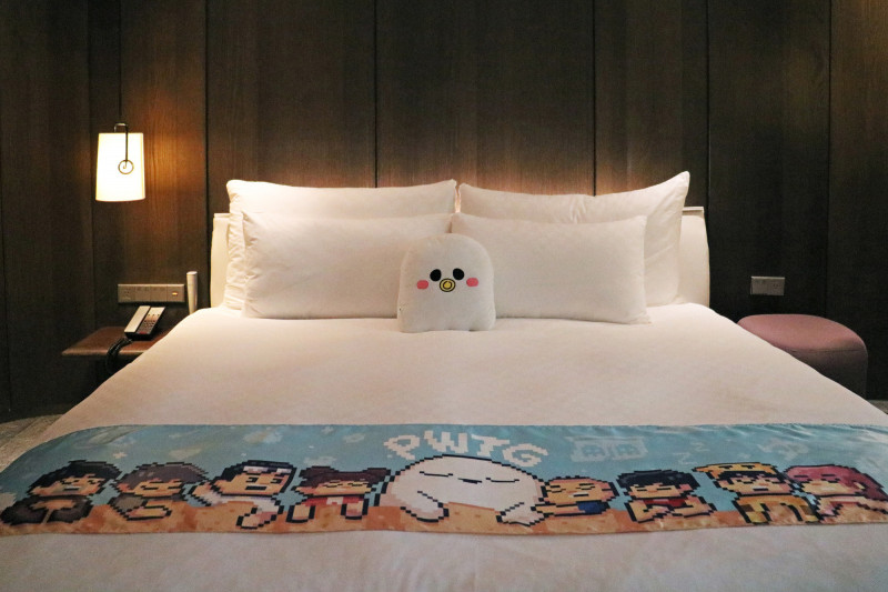 實境解謎房入住獨享插畫房卡與客房佈置，破解所有謎題還有驚喜小禮。（北投老爺提供）