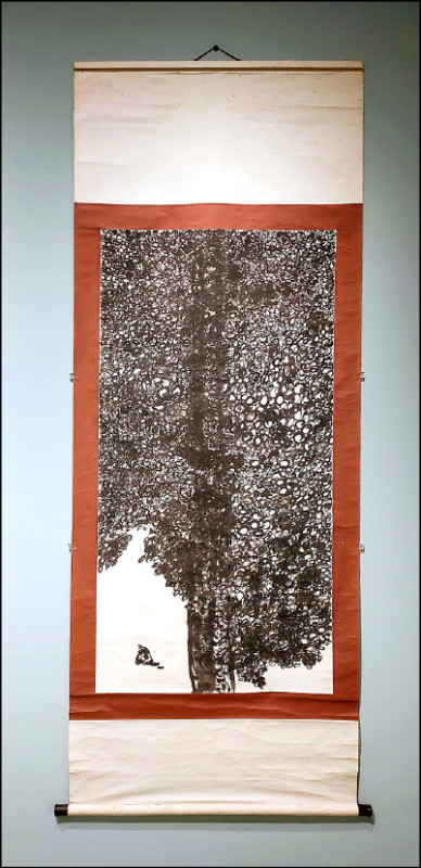 許雨仁1975年的畢業作品〈樹與石〉。