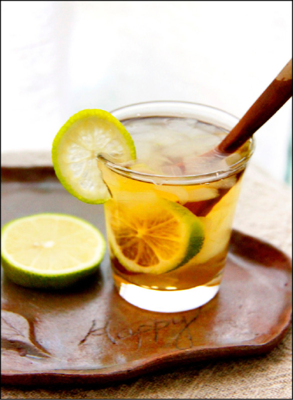 花草茶檸檬蘆薈飲。