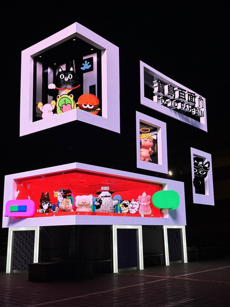 由科技展演藝術策展人馮建彰打造的台灣首創互動串連裸視3D「文化製造機」，包含2024文博會主視覺、高人氣IP角色、以及台南市美術館「我們從河而來」展出的白鹿神獸IP等。（文化部提供）