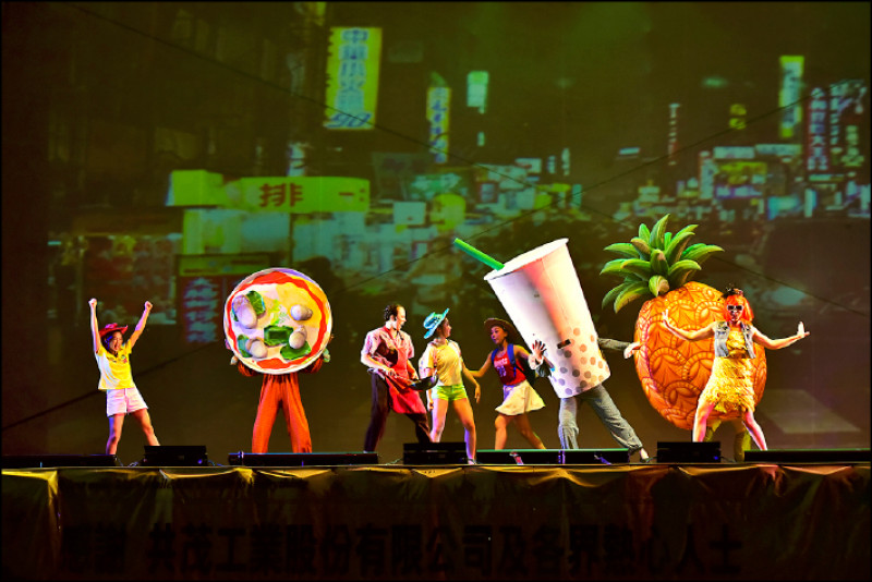 368每次演出都會特別打造「在地故事」。（紙風車提供）