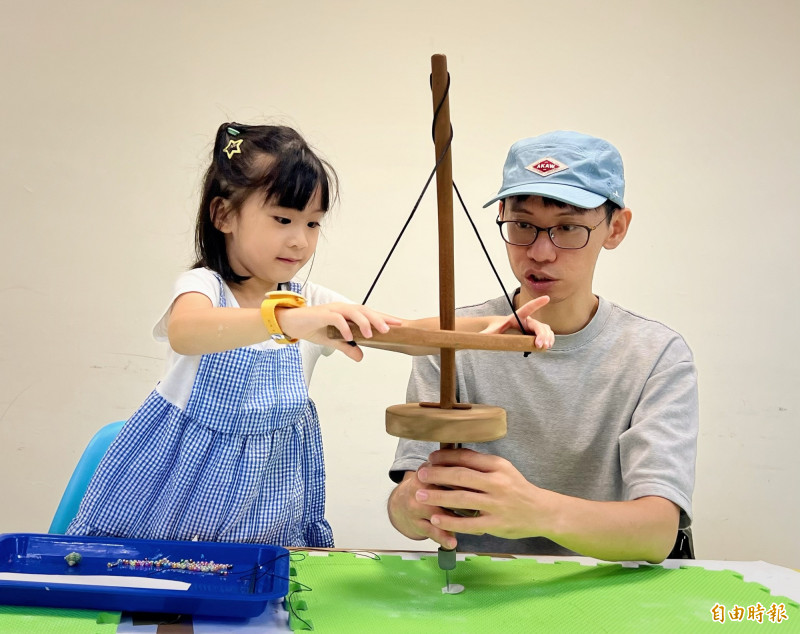 「史前工藝師-貝殼項鍊」DIY活動將體驗史前鑽孔等工藝製作過程。（記者羅國嘉攝）