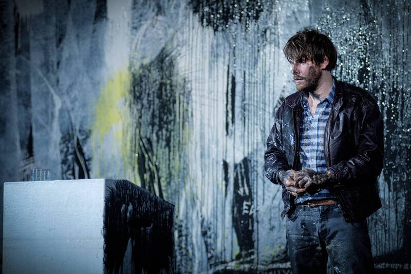 《人民公敵》是一齣帶有政治性的社會問題劇。（© Arno Declair，台中國家歌劇院提供）