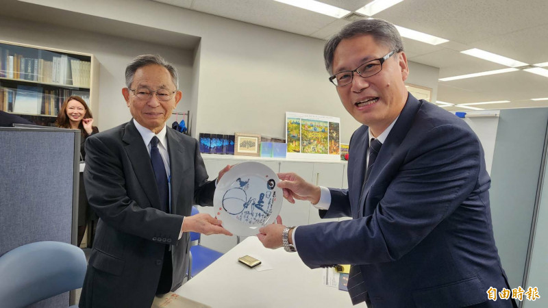 劉玄詠（右）去年10月率團赴日巡演，期間也拜會當地相關樂界人士，進行文化外交。（記者凌美雪攝）