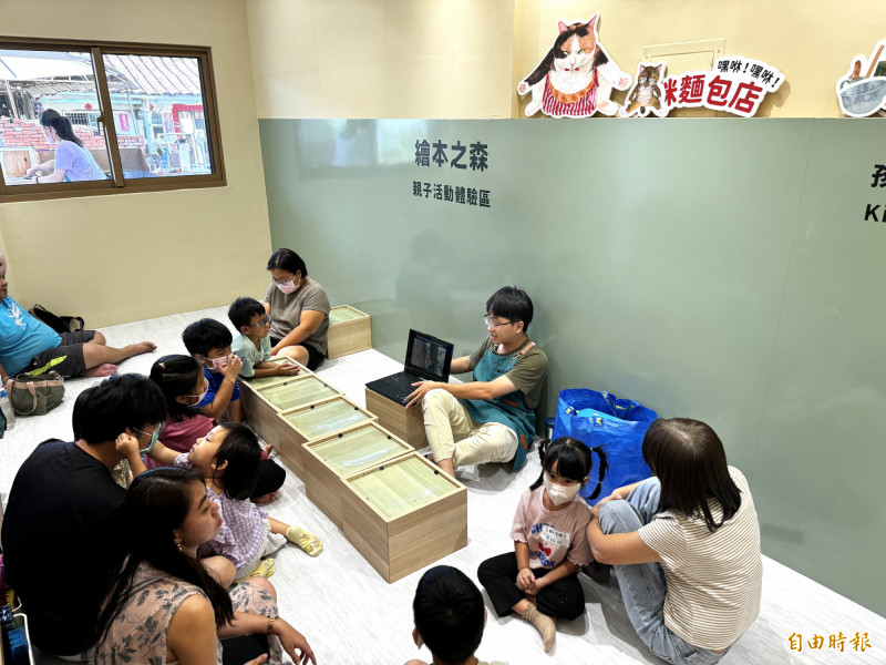 義竹版「繪本之森」收費研習課程迴響熱烈。（記者蔡宗勳攝）