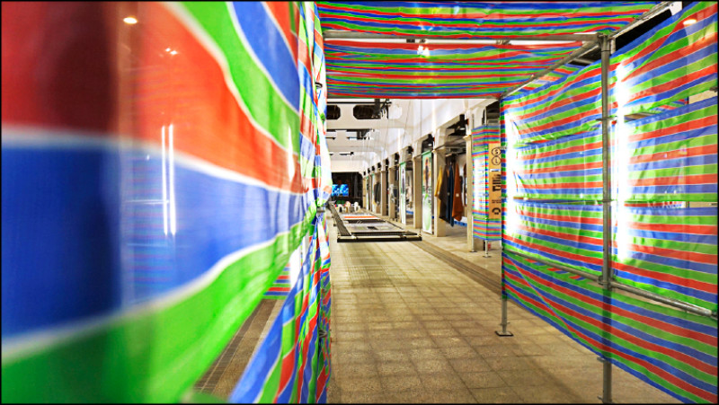 台南西市場展區以台南茄芷袋打造入口視覺意象。