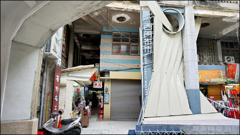 形構設計以及Path&Landforms為台南西門布市打造全新的入口裝置。