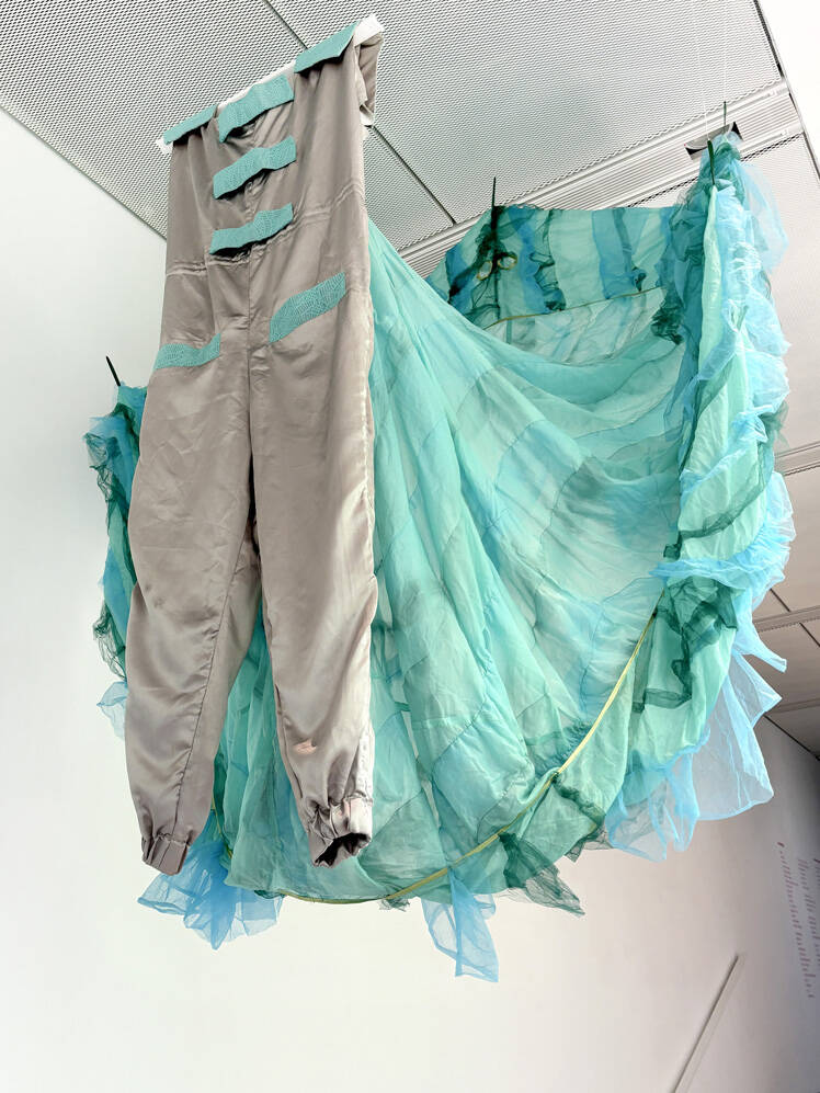 法蘭達．巴瑞托《每針縫線》織品，2022。