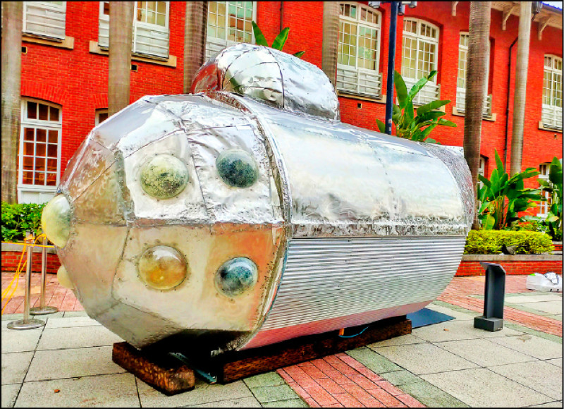 超級浪2024年作品〈游離的引線〉。