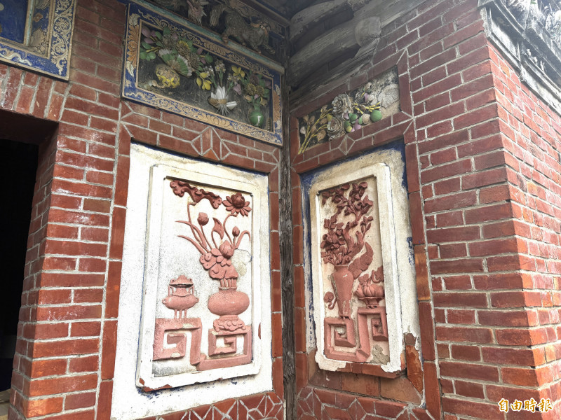 翁慶春古宅的磚雕很有特色。（記者蔡宗勳攝）