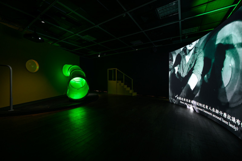 藝術季共23位國內外藝術家參展，作品橫跨藝術、繪畫、空間裝置，圖為藝術家楊傑懷作品「午夜遊樂場」。（國家人權博物館提供）