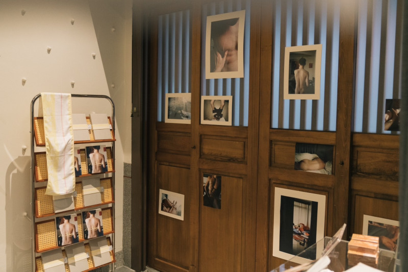 林家夯「behind　the door新書攝影展」以陌生人的房間為主軸。（林家夯提供）