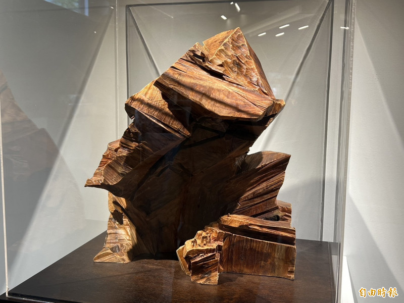 張敬的太魯閣系列作品之一〈震撼太魯閣〉。（記者黃淑莉攝）