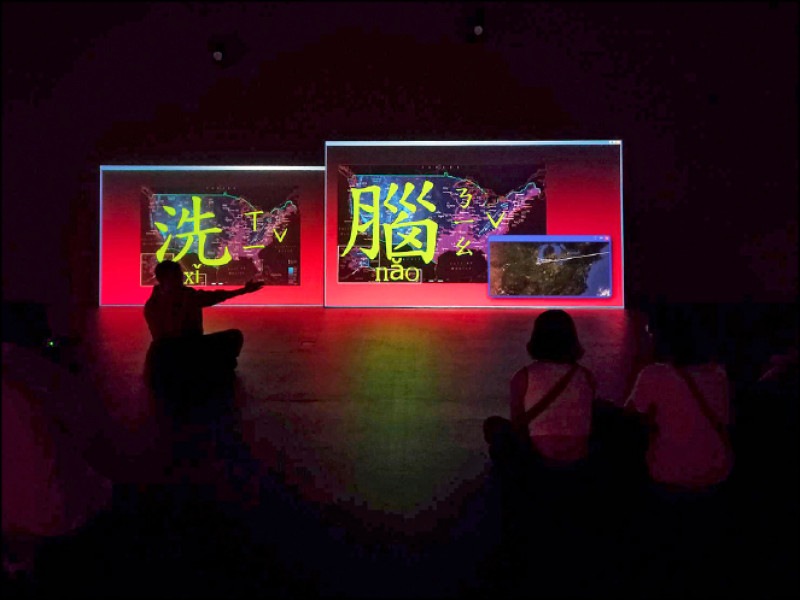 李亦凡2019-2020年作品〈important_message.mp4〉。