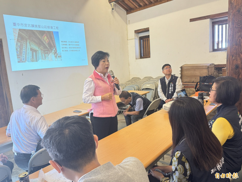 立委楊瓊瓔邀文化部及文資處等會勘摘星山莊。（記者歐素美攝）
