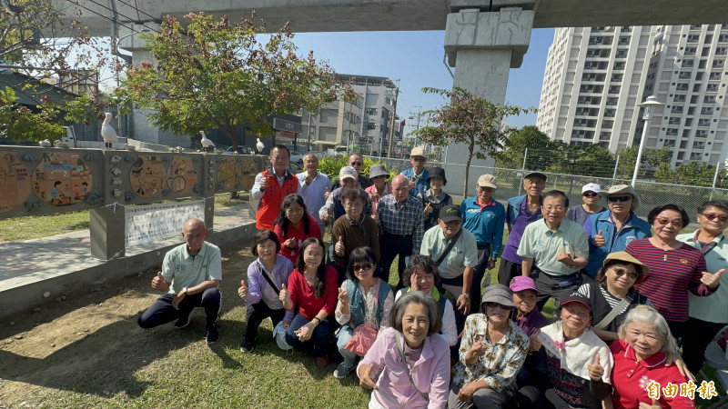 台南新市以6個台灣第一及6大文化層，創作雙面人文陶牆說。（記者劉婉君攝）
