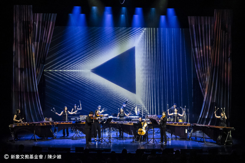 「許博允紀念音樂會VIVA, Mr. Hsu!」，朱宗慶打擊樂團演出。（新象提供）