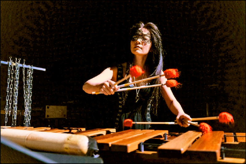 此次獨奏會曲目《莉莉絲之夜》演出照。