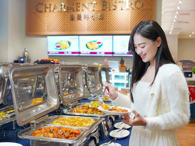 12月20至22日推出城堡聖誕燭光晚餐，品嘗聖誕buffet+入園賞雪。（佐登妮絲城堡提供）