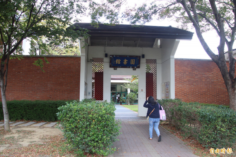 新竹縣公共圖書館包含縣圖在內，明年將有8個圖書館會陸續投入3.3億進行館舍硬體的升級規畫和施工。（記者黃美珠攝）