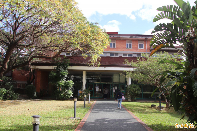 新竹縣公共圖書館包含縣圖在內，明年將有8個圖書館會陸續投入3.3億進行館舍硬體的升級規畫和施工。 （記者黃美珠攝）