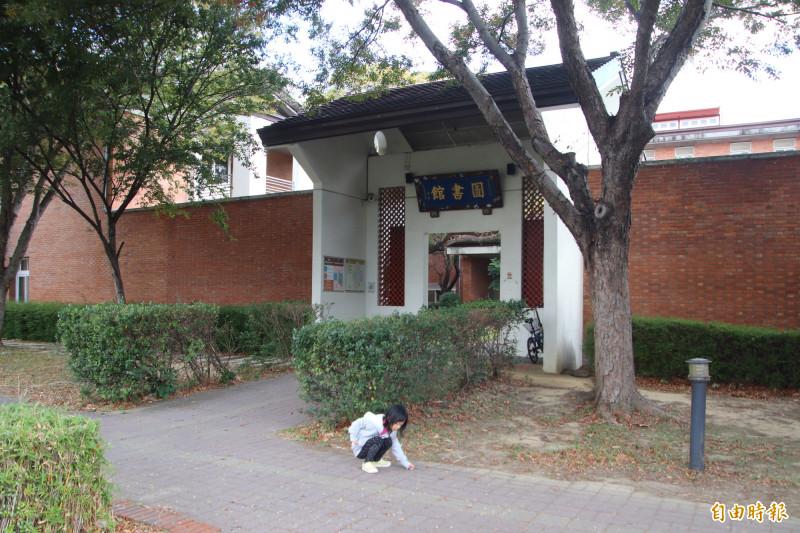 新竹縣公共圖書館包縣圖在內，明年將有8個圖書館會陸續投入3.3億進行館舍硬體的升級規畫和施工。 （記者黃美珠攝）