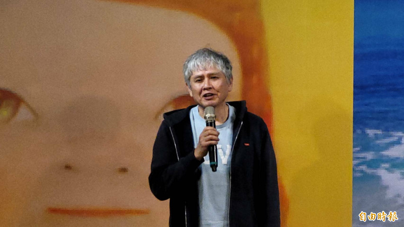 日本藝術家奈良美智「跟著朦朧潮濕的一天去屏東」開展。（記者葉永騫攝）
