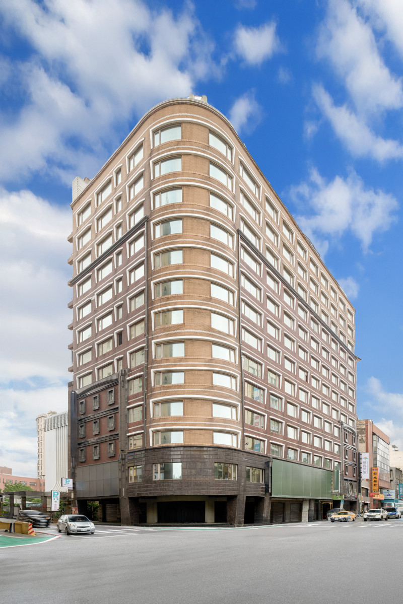 福容大飯店的起家厝在耗資上億重新裝潢後，轉型成「福容徠旅中壢」，成為輕旅品牌的徠旅體系下第5家分店。（福容徠旅中壢提供）