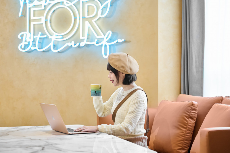 「福容徠旅中壢」位在桃園客運總站旁，距離中壢車站步行不到5分鐘。佔有地利之便。（福容徠旅中壢提供）