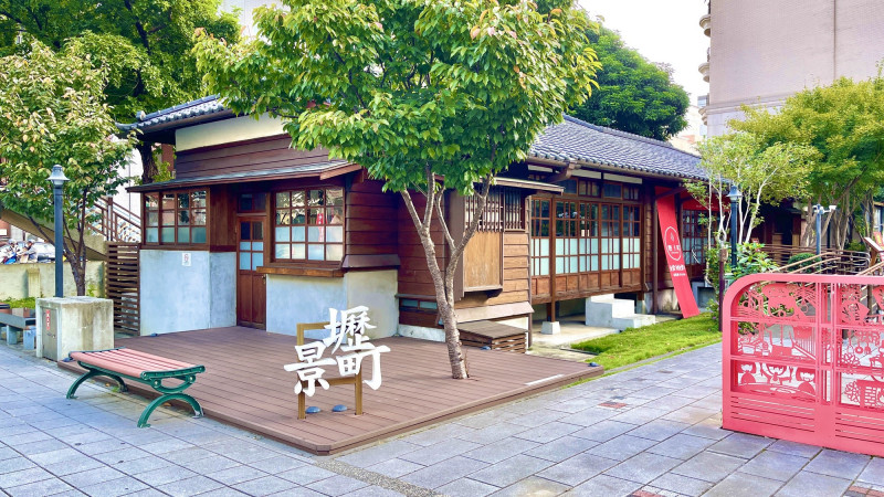 距離福容徠旅步行4分鐘就能到的「壢景町」，往昔為中壢警察局日式宿舍群。（福容徠旅中壢提供）