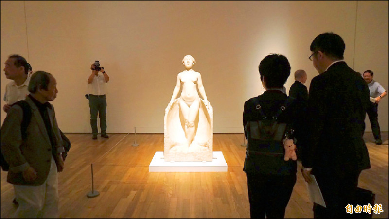 黃土水作品〈甘露水〉首次以國寶身分赴東京參展。（記者董柏廷攝）