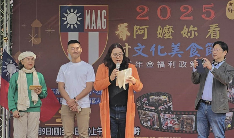 日籍生高橋真紀子（左3）用台語講述故鄉日本關西地區與台南府城文化守護的共同感受。（南市文化局提供）