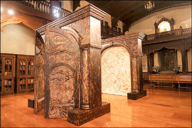 台灣藝術家呂咅彧作品〈The Engineers〉於僧王寺展出，融合多元文化與歷史。（Nova Contemporary提供）