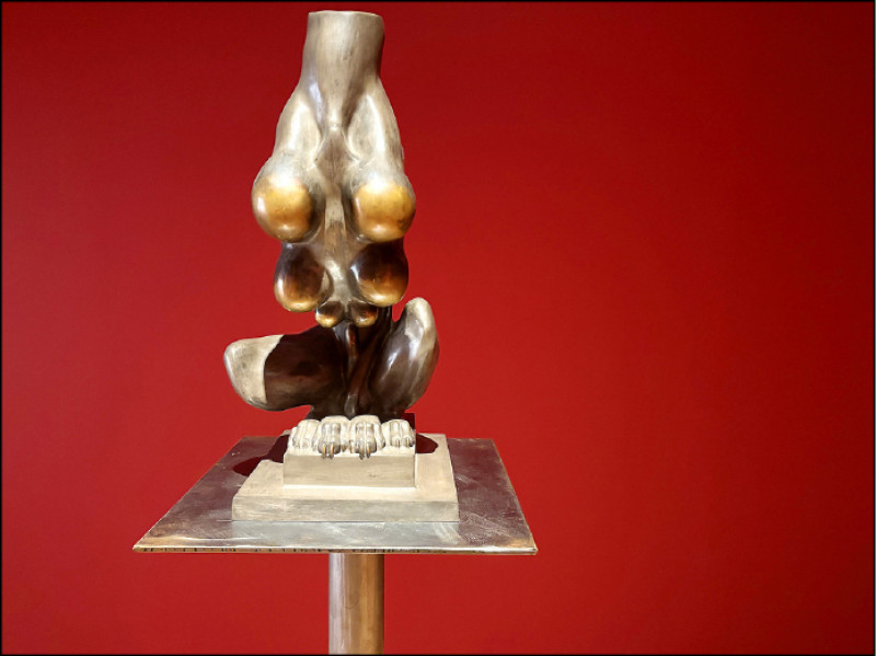 法裔美籍藝術家路易絲．布爾喬亞〈自然研究〉轉化出母性的力量。