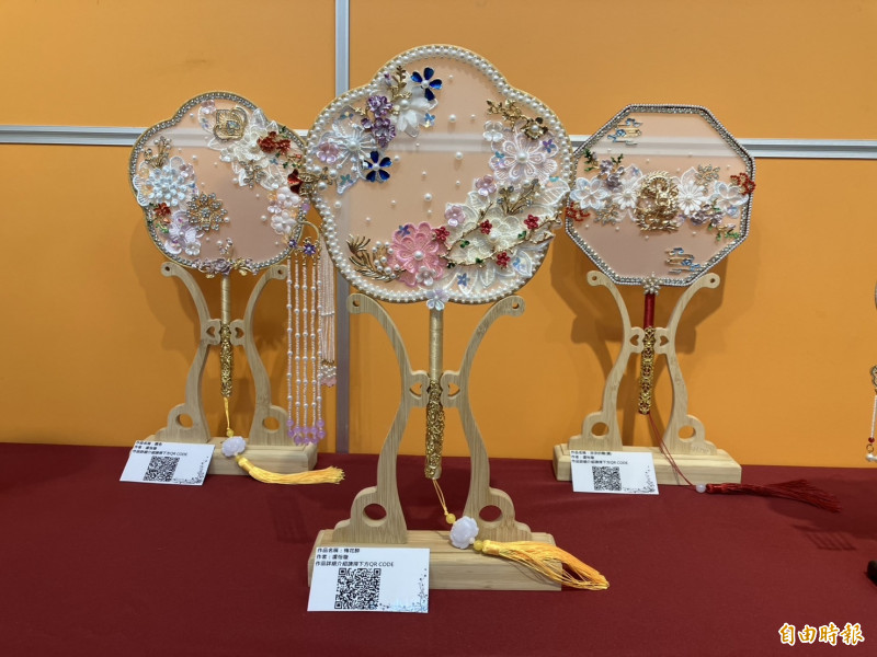 合金畫運用現成材料，應用範圍廣泛。（記者洪臣宏攝）