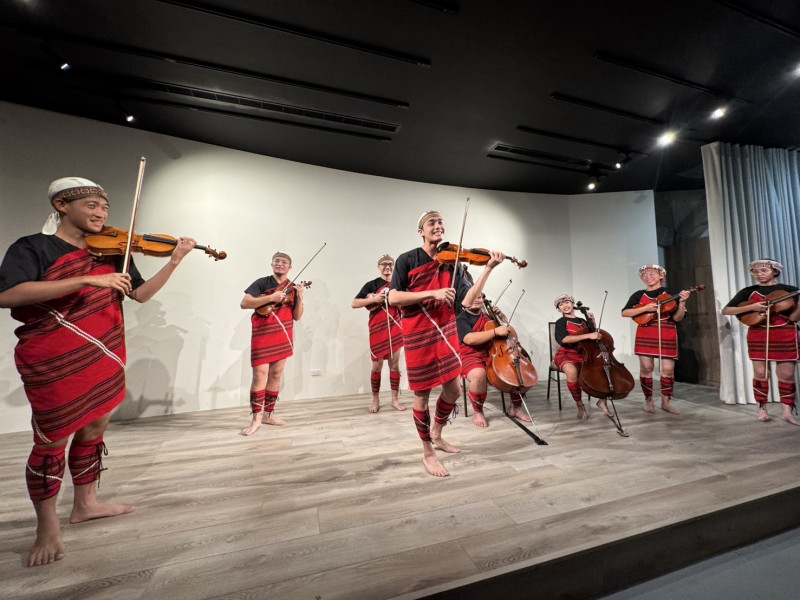 「親愛愛樂」打造台鐵竹東舊宿舍區成「音樂巷」，從今年起每週六都將有音樂會登場。（親愛愛樂提供）