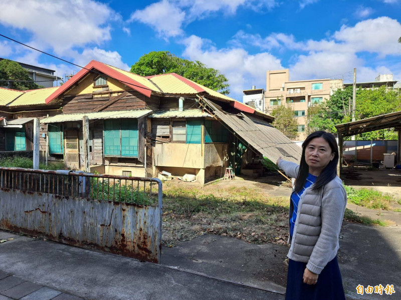 新竹高商21棟日式建築宿舍群經文化局文資審議委員會召開文資大會決議，僅保留其中1棟持續列冊追蹤，其餘解列由學校規劃使用，校長劉曉雯感謝委員考量學校發展與學生就學需求。（記者洪美秀攝）