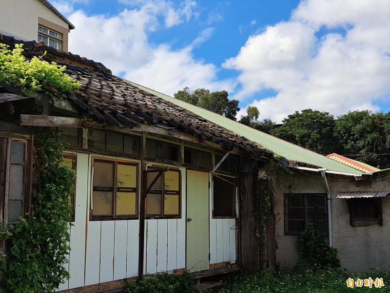 新竹高商21棟日式建築宿舍群經文化局文資審議委員會召開文資大會決議，僅保留其中1棟持續列冊追蹤，其餘解列由學校規劃使用，校長劉曉雯感謝委員考量學校發展與學生就學需求。（記者洪美秀攝）