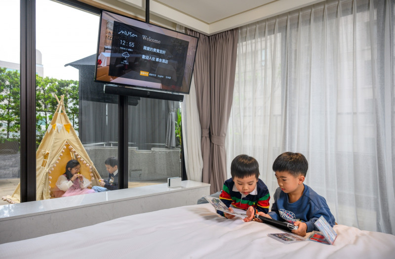 酒店提供親子最愛的Nintendo Switch遊戲機租借、並備有多款瑪利歐及各式系列遊戲。（慕舍酒店提供）