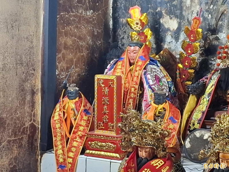 大使公道名「清元真君」（現牌位書寫「清源真君」，推測「元」、「源」台語同音所致，尚待考證），相傳是清代阿蓮中路庄劉家子孫。（記者蘇福男攝）