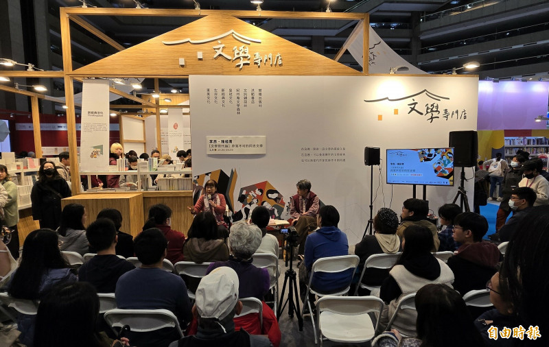 大型展位銀獎是由文訊雜誌社、洪範書店及爾雅共同組成的「文學專門店」。（記者凌美雪攝）