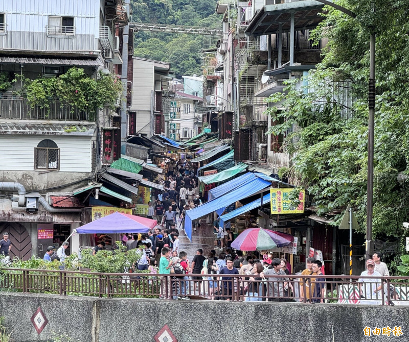 新北烏來老街。（記者羅國嘉攝）