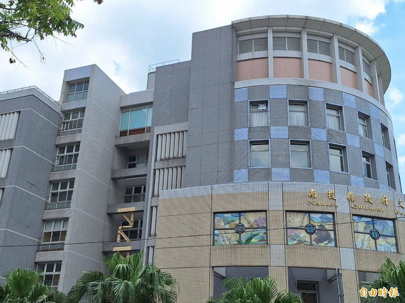 為紀念去年底離世的瓊瑤，南投縣文化局圖書館，3月4日起至4月30日止舉辦「經典瓊瑤」書展。（記者張協昇攝）