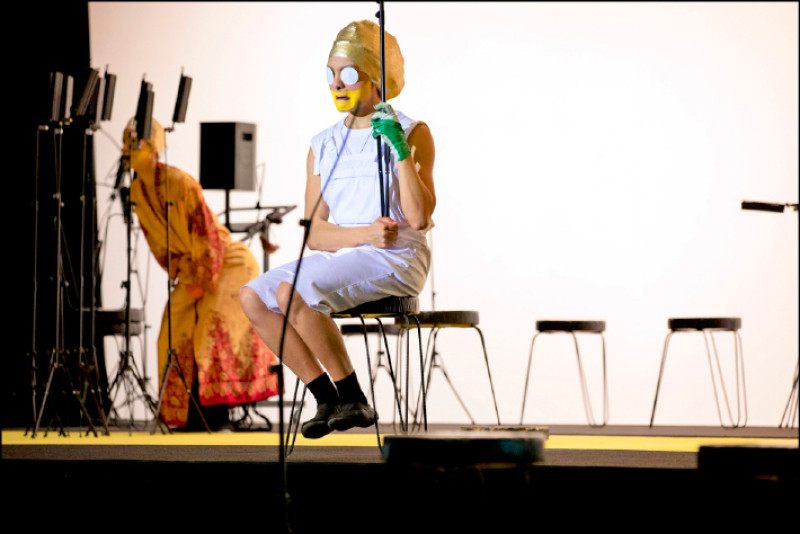 《酒神有沒有派對》透過怪誕與妄像，強有力地反映了我們混亂的世界。（國家兩廳院提供）