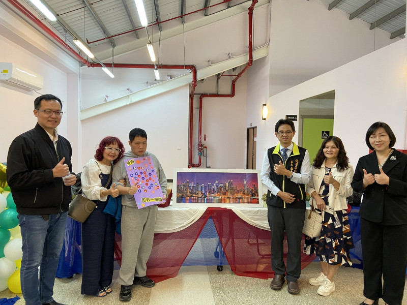 藝術療癒心靈，自閉症藝術家、教養院員工等，在台南教養院舉辦「愛吾礙」師生聯展，邀請大家來見證愛的無限可能。（台南教養院提供）