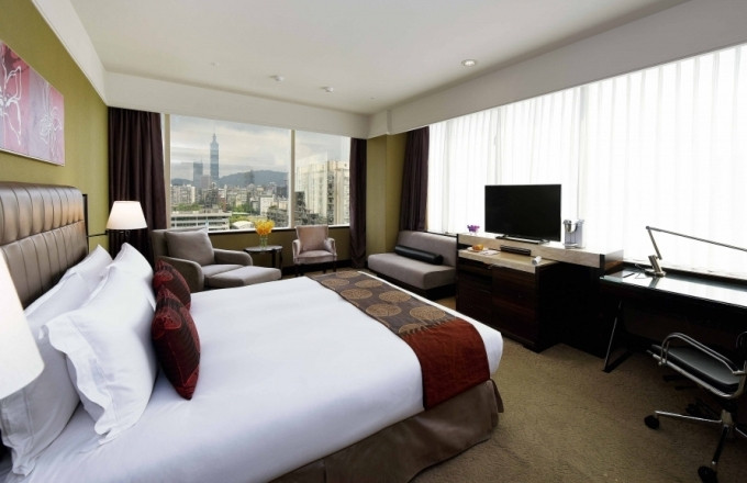 福容台北一館花藝住房一泊二食搭配日式戀花套餐與多項好禮。（福容台北一館提供）