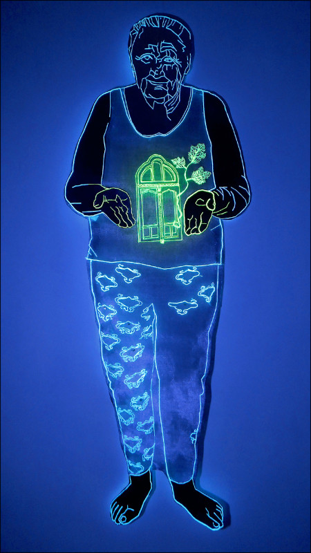 《穿著盔甲的剪影》手工刺繡、鋁材、玻璃珠、天然石材，160× 57公分，2024。（關美館提供）