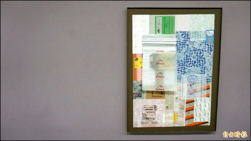 黃麗音《 包裝人生 》，低碳鋼、木頭、包裝紙，122 × 91 × 3公分，2025。（記者董柏廷攝）