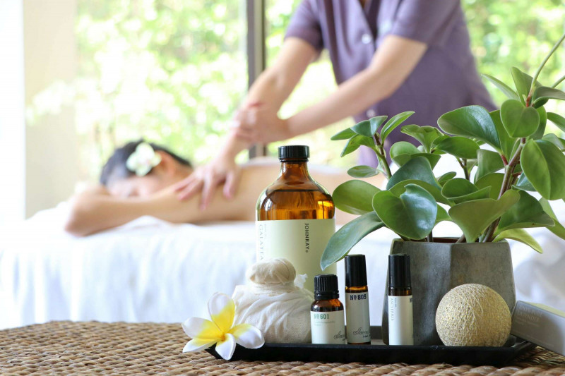 憑「幸福微笑」專案入住，贈單人60分鐘SPA芳療課程。（大地酒店提供）