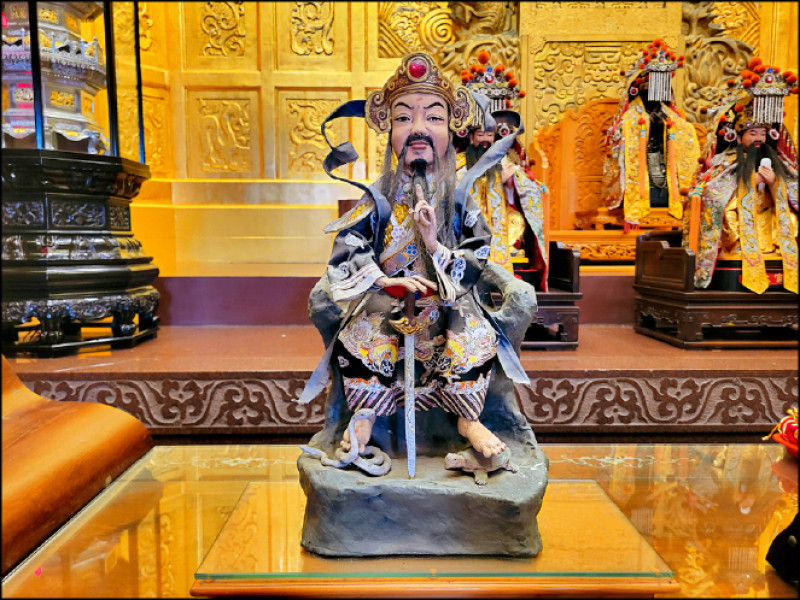 金國銓的糊紙作品〈玄天上帝〉。（李慧庭攝）